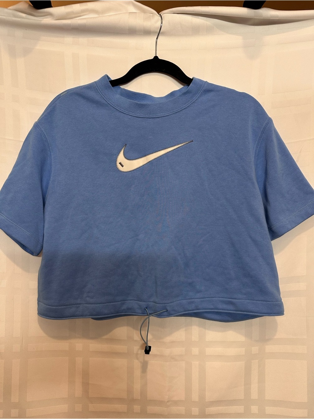 Nike Women's Center Swoosh
Cropped T-Shirt - Light Blue